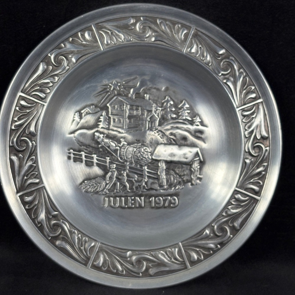 A.‎ Holthe Norway Pewter Plate Julen 1979 Christmas Plate 7th Edition Tags Box - Picture 2 of 13